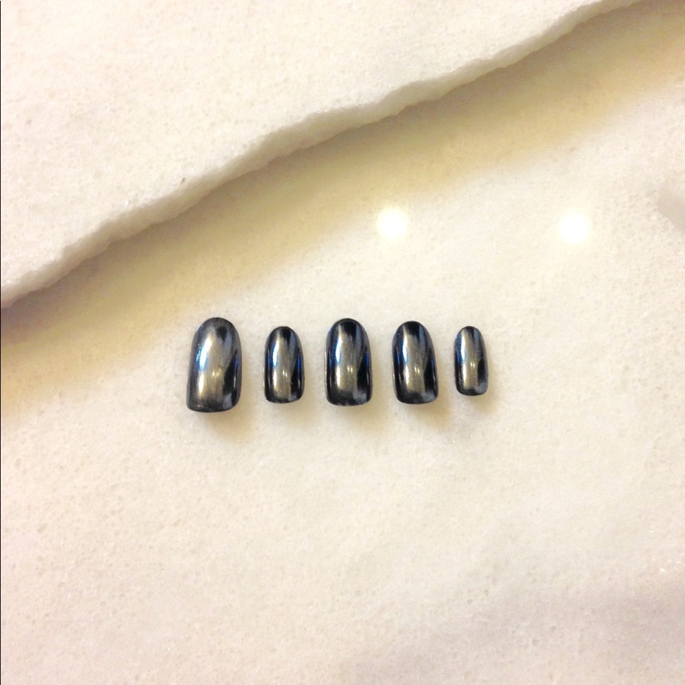 Customizable chrome nails - Picture 2 of 2